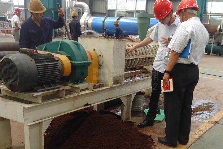 椰糠烘干機(jī)烘干椰槺椰絲成本低，占地面積小，提供椰槺烘干現(xiàn)場(chǎng)考察咨詢